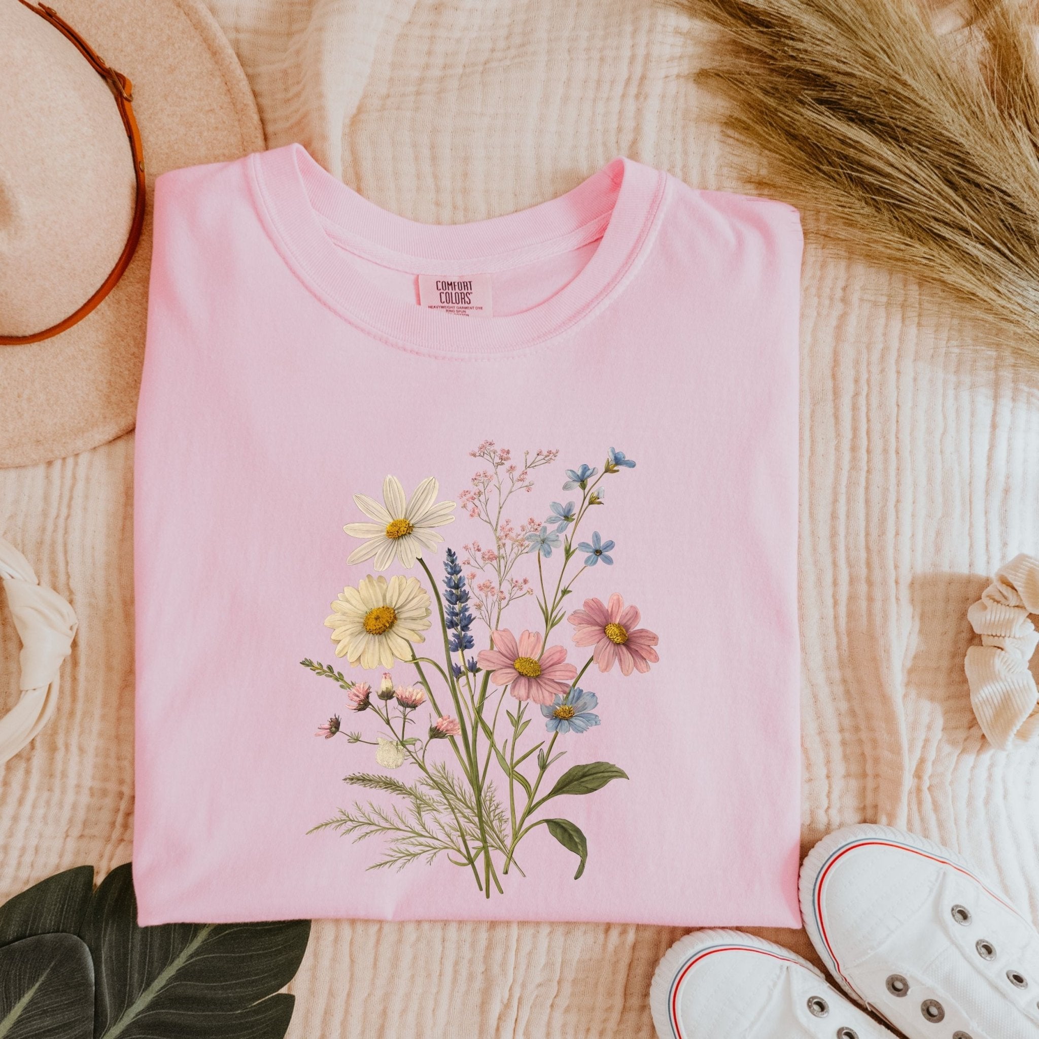 Cottagecore Vintage Floral T-Shirt, Daisy and Baby’s Breath Tee - Craig Michael Design