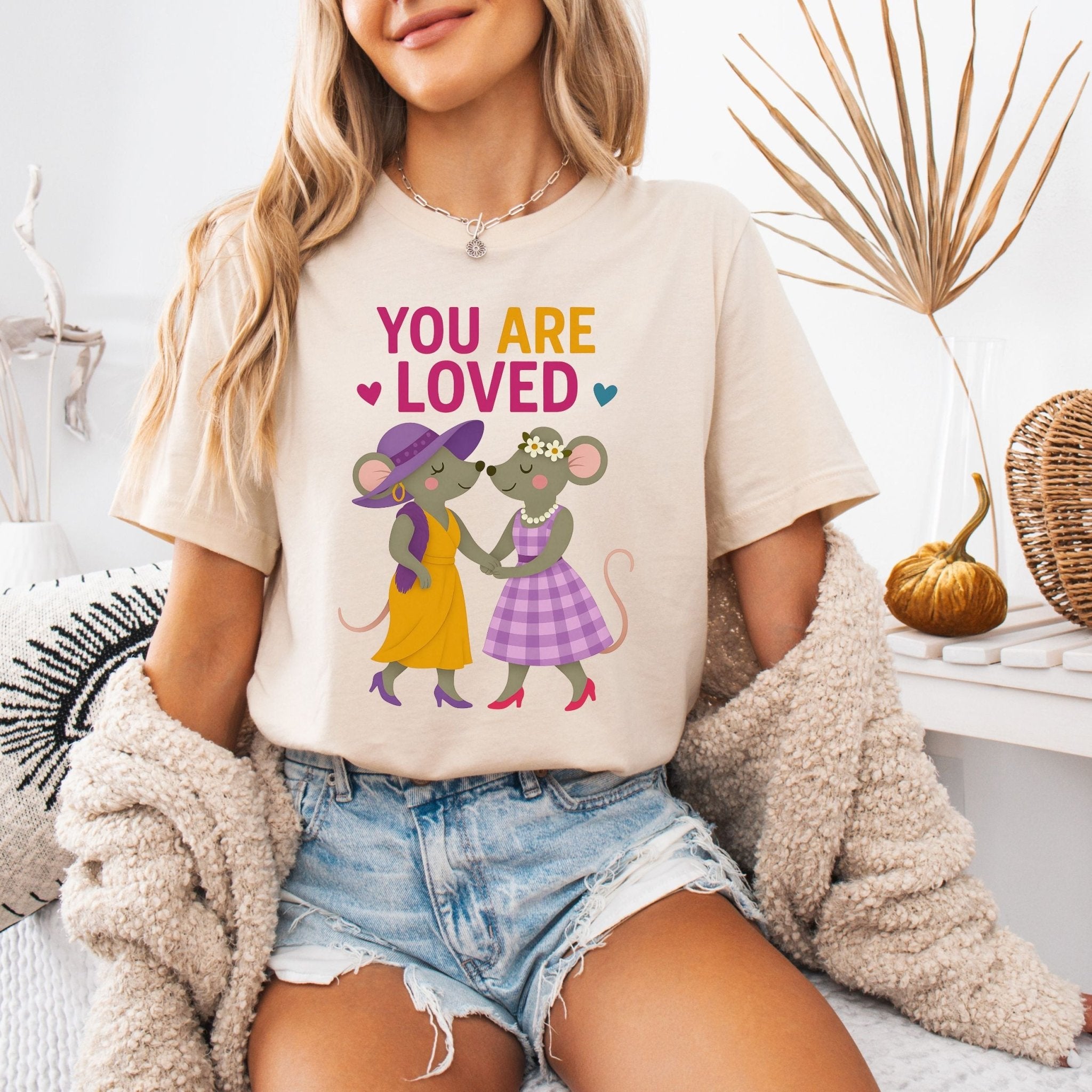 All Eyes On Her Elegant Mice Celebrating Together T-Shirt - Craig Michael Design